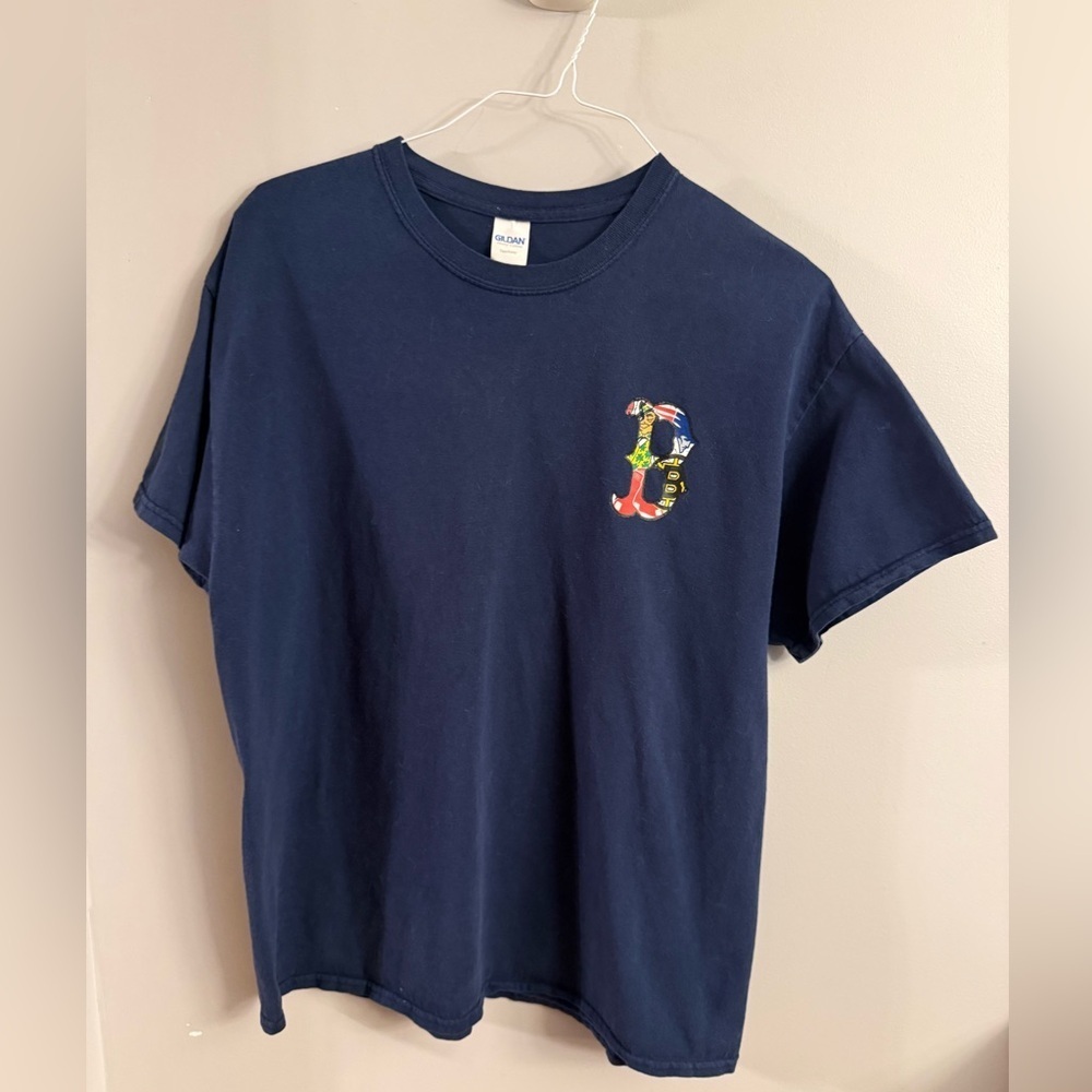 Boston “B” Graphic T-Shirt – Gildan Heavy Cotton XL